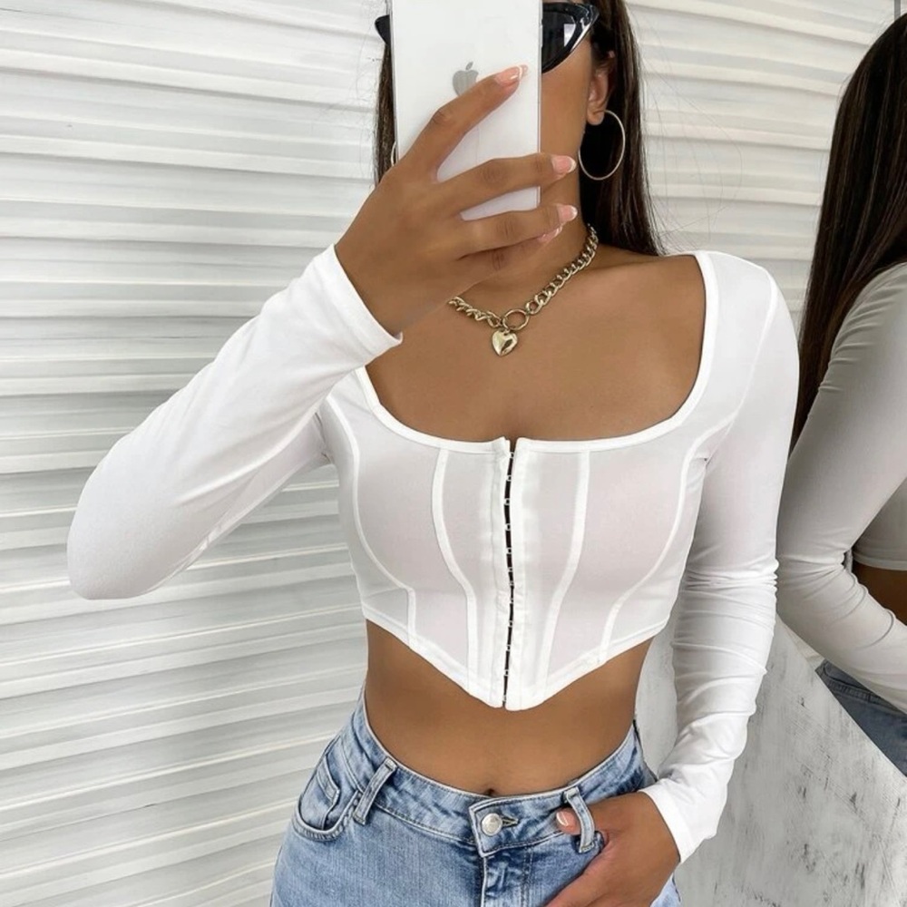 Hook Hem Crop Tee